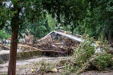 Un pod din orașul german Bad Neuenahr, rupt de ape | Foto: EPA