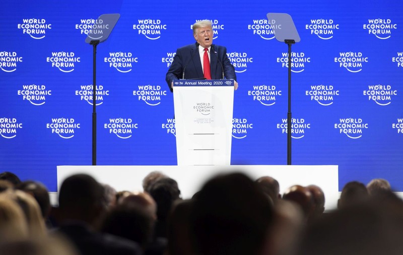 Procesul lui Trump începe în Senatul SUA, în vreme ce președintele tună și fulgeră la Davos