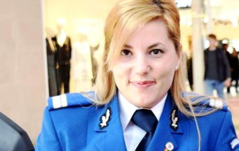 REPORTAJ: A lăsat catedra de învățătoare ca să fie "în linia întâi“. Alina e singura femeie jandarm operativ din Brașov/GALERIE FOTO