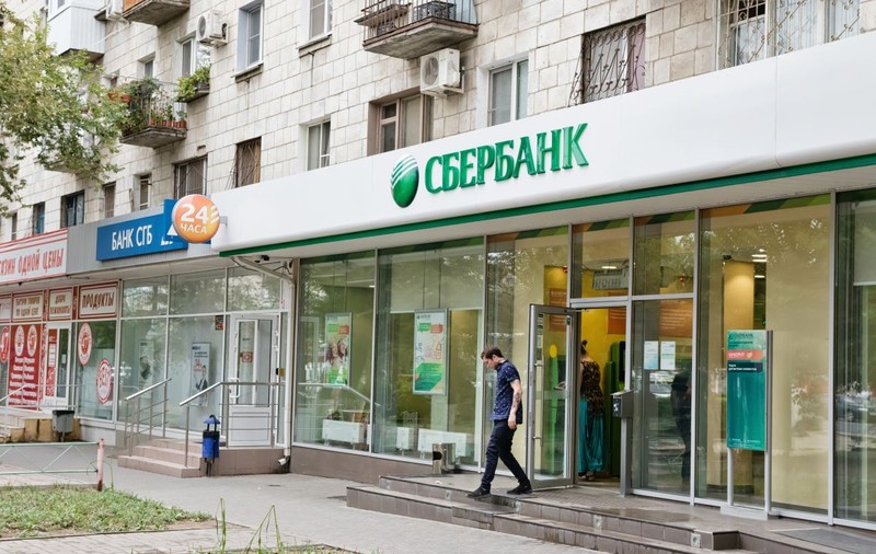 Războiul din Ucraina amenință Rusia cu o criză bancară „explozivă”, arată un raport al serviciilor de informații europene