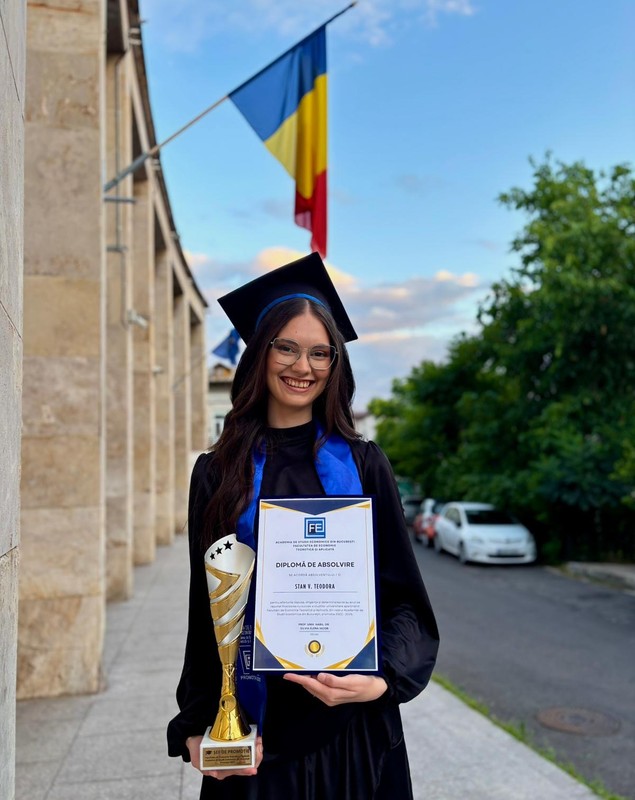Cum arată sora Irinei Fodor. Teodora a devenit șefă de promoție la facultate: „Mă învață ce înseamnă ambiția”
