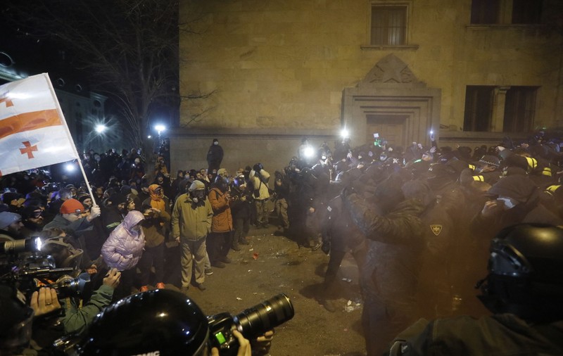 Vladimir Putin, în contextul reprimării manifestațiilor pro-UE din Georgia: „Sunt uimit de curajul și caracterul” puterii de la Tbilisi