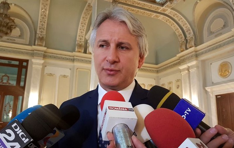 VIDEO Teodorovici: "Anul trecut când vă ziceam că Pilonul I poate să facă investiții, spuneați că nu se poate". Ministrul Finanțelor confirmă că banii vor fi investiți în spitale, dar nu spune cum se vor transforma acestea în pensii
