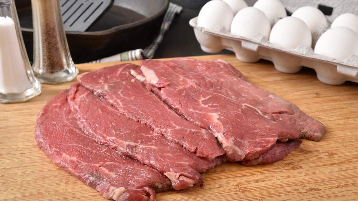 De ce să nu pui niciodată carnea gătită lângă carnea crudă