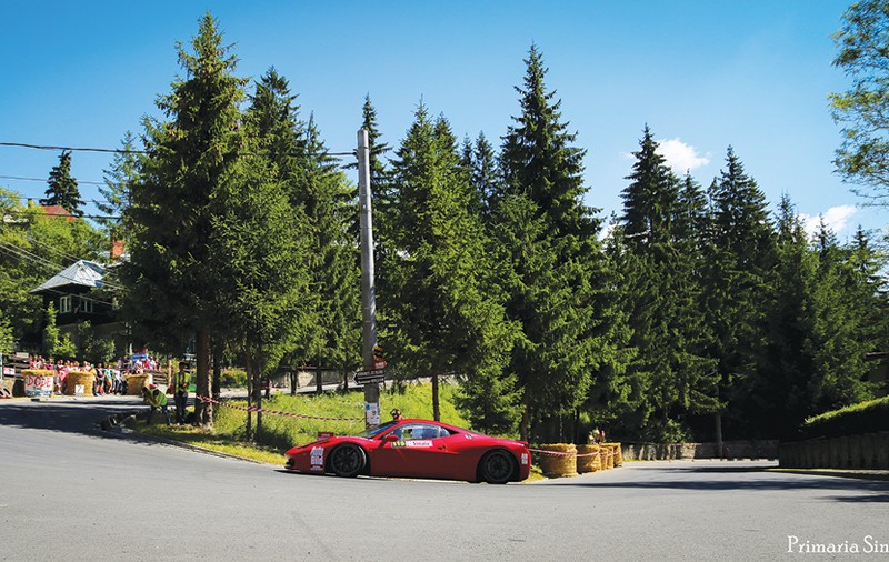 Drumuri închise în Sinaia, în weekend, pentru un concurs de automobilism sportiv. Care sunt rutele alternative