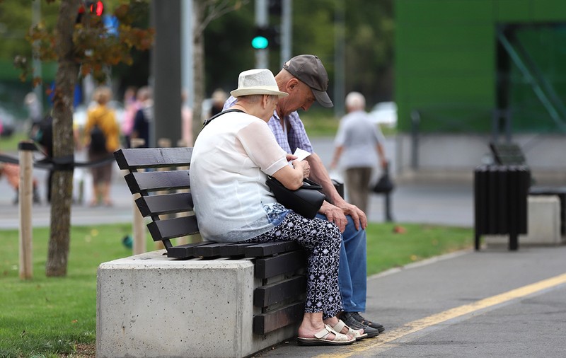 Ce se întâmplă cu pensionarii care au primit talonul cu venitul pe luna august 2024, deși au decizii de recalculare. Anunțul Casei de Pensii