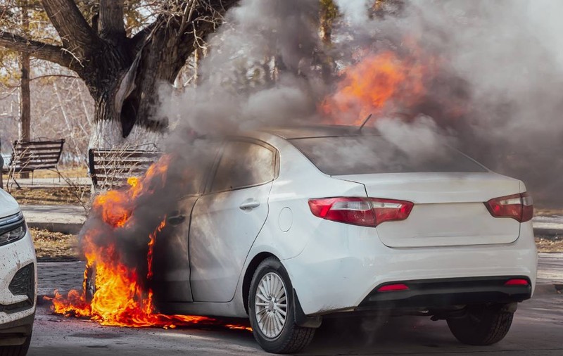 Inginer auto explică riscurile de incendiu la mașini: pericolele ascunse sub capotă, chiar și la modelele noi