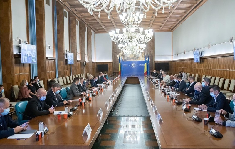 Guvernul anunță azi noi restricții, după creșterea numărului de cazuri COVID. Măsurile luate în calcul