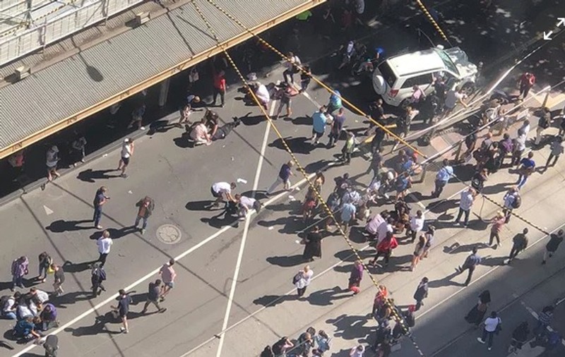 UPDATE | O mașină a intrat într-un grup de pietoni, în Melbourne: "A fost un act intenționat"