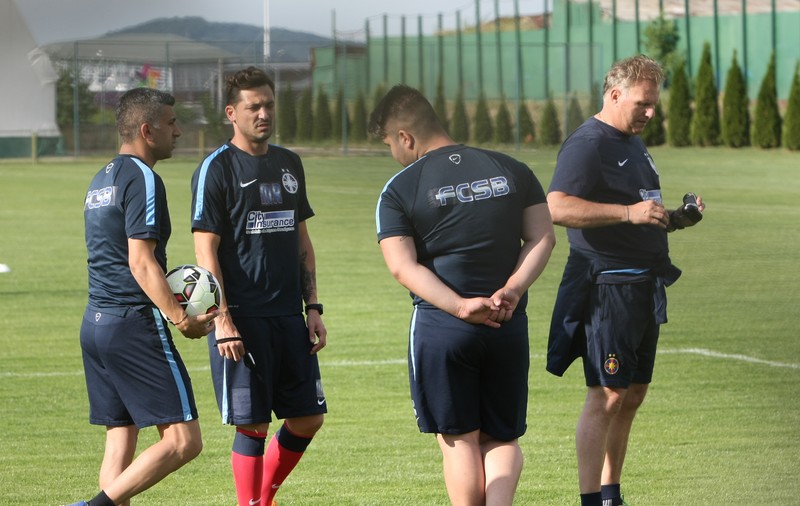 Pedrazzini a făcut poze! Recuperare în pubele de gunoi pline cu gheață / FOTO