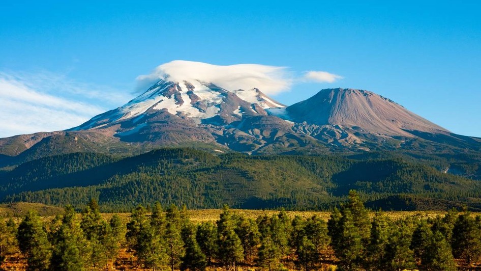 Trei tineri au planificat cu Gemini o ascensiune pe un munte de peste 4.300 de metri şi au rămas blocați pe vârful Muntelui Shasta, California. Sursă foto: Getty Images