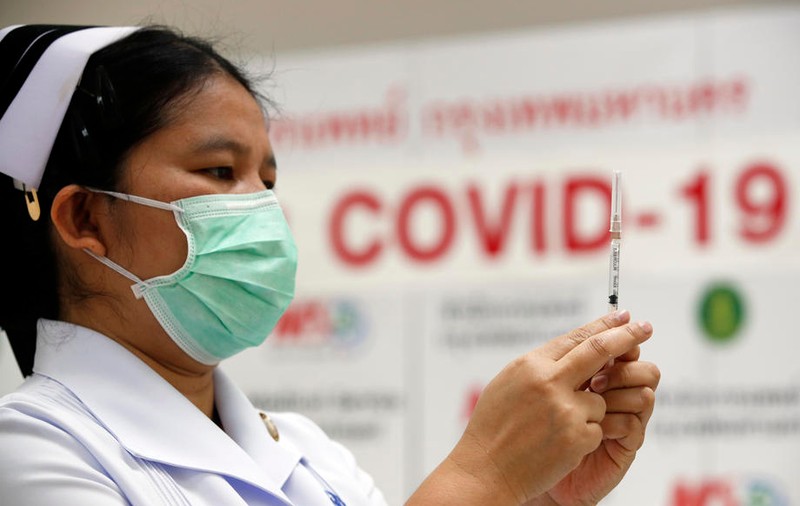 China acordă vize de intrare în țară pentru unii străini, cu condiția să fie vaccinaţi cu un ser chinezesc