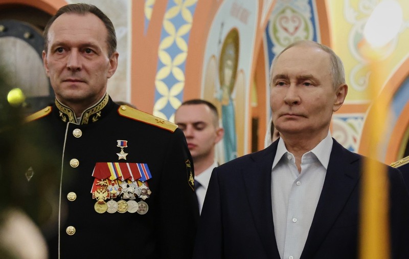 Vladimir Putin s-a afișat de Crăciunul pe rit vechi într-o biserică dintr-o bază GRU implicată în acte de sabotaj în Europa și a susținut că soldații ruși îndeplinesc „porunca Domnului”