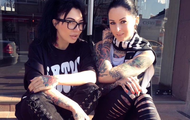 Aşa arată cea mai tatuată femeie din Europa! Dj. Wanda a adus-o în România! “ Vreau să îmi măresc sânii şi buzele “