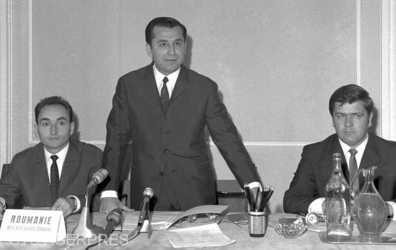 Ion Iliescu împlinește astăzi 90 de ani. Imagini de arhivă rare cu fostul președinte al României