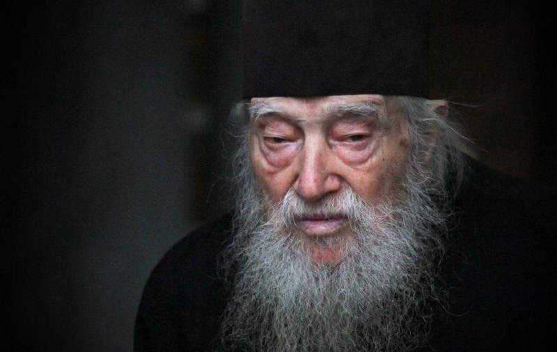 Părintele Climent Haralamb a murit la 102 ani. A slujit timp de 7 decenii la Mănăstirea Curtea de Argeş