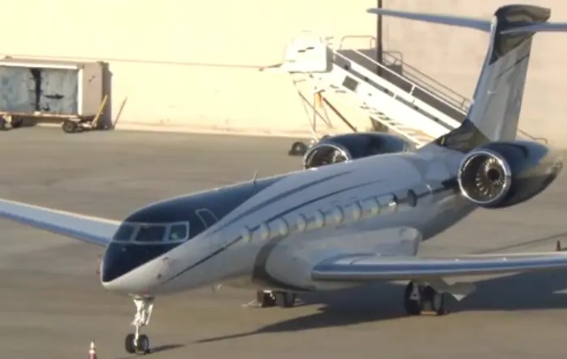 Imagini cu avionul privat de 80 de milioane de dolari al lui Jeff Bezos. Jetul care se apropie de viteza sunetului, fotografiat pe aeroportul din Los Angeles