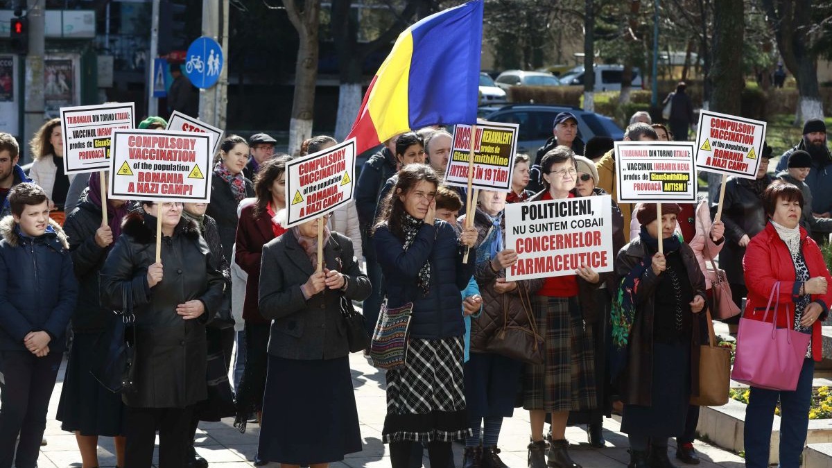 Protest la Buzău față de vaccinarea obligatorie