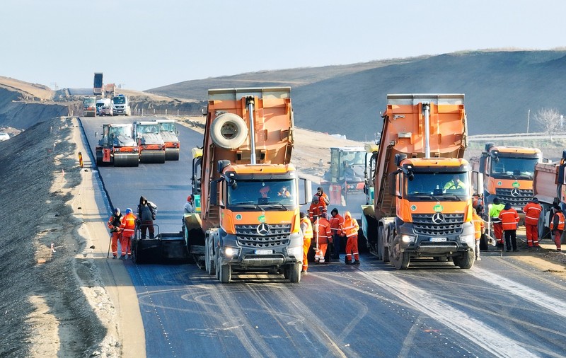 Dorinel Umbrărescu nu mai găsește bitum din cauza războiului din Iran și autostrăzile ar putea rămâne neasfaltate