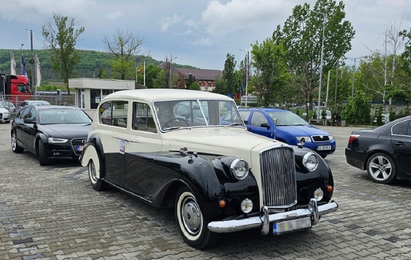 Un român a dus limuzina din care aproape a fost răpită prințesa Anne, fiica reginei Elisabeta a II-a, la inspecția tehnică la RAR, în Iași