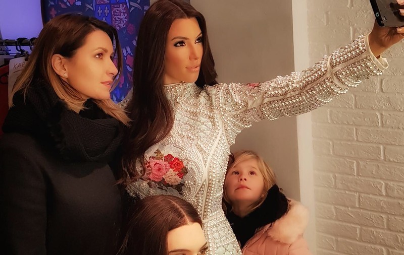 Ela Crăciun, selfie cu Kim Kardashian și poze alături de familia regală în Londra