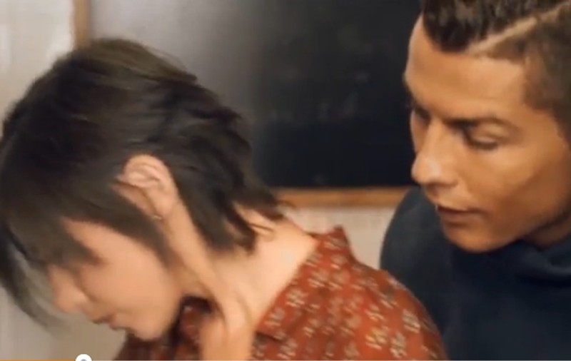 Cristiano Ronaldo are nevastă! E familist convins, o ajută în bucătărie... VIDEO