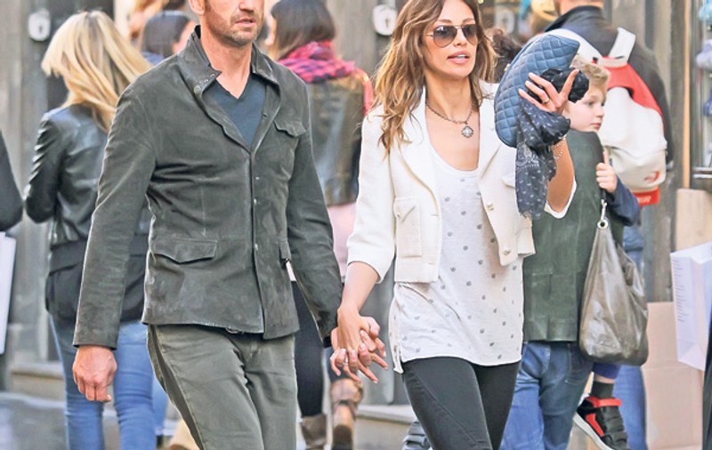 Mădălina Ghenea şi Gerard Butler şi-au reînnoit jurămintele de iubire | FOTO