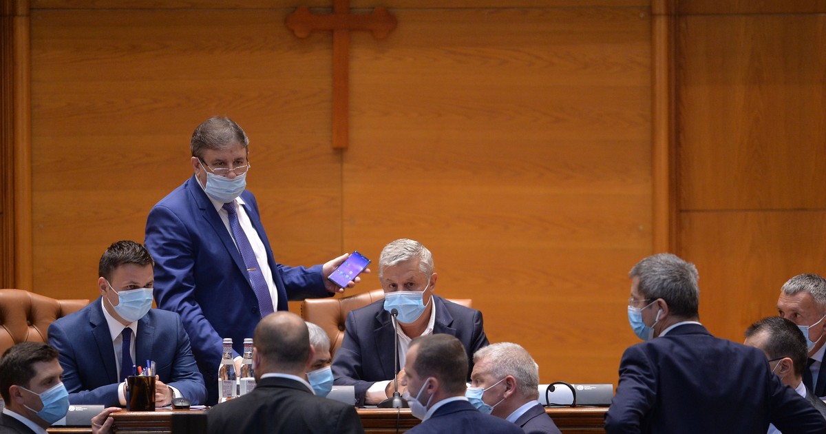 Proiectul de impozitare a pensiilor speciale, analizat de Comisia de buget din Camera Deputaților. USR acuză că în vizor sunt toate pensiile românilor