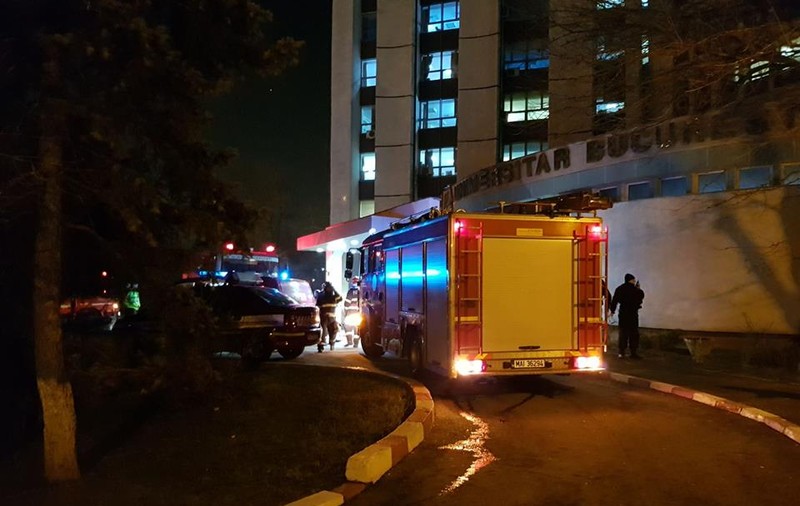 Alertă la Spitalul Universitar din București. Fum la etajul unu al clădirii