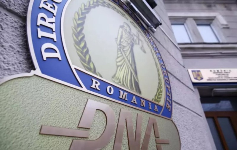Managerul spitalului din Cernavodă, prins în flagrant când primea 15.000 de euro. A fost reținut de DNA pentru luare de mită
