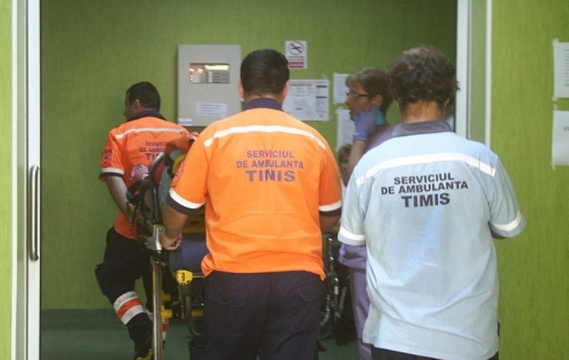 Un jandarm a fost bătut de o femeie în județul Timiș. Din clubul de manele, bărbatul a ajuns la spital