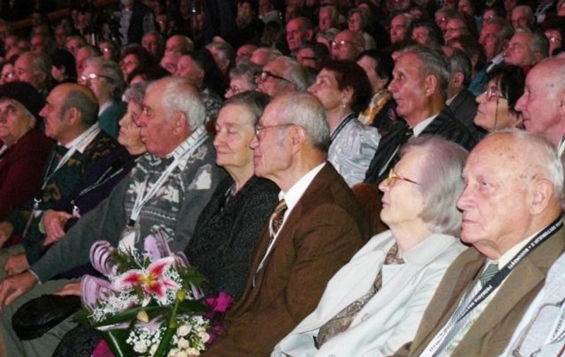 Cuplurile „de aur” din sectorul 2 îşi dau întâlnire la Teatrul Naţional