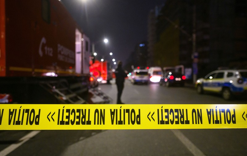 O bunică și doi nepoţi, găsiţi morţi în casă în Târgu Jiu, cu urme de violenţă pe corp. Poliţia a deschis o anchetă