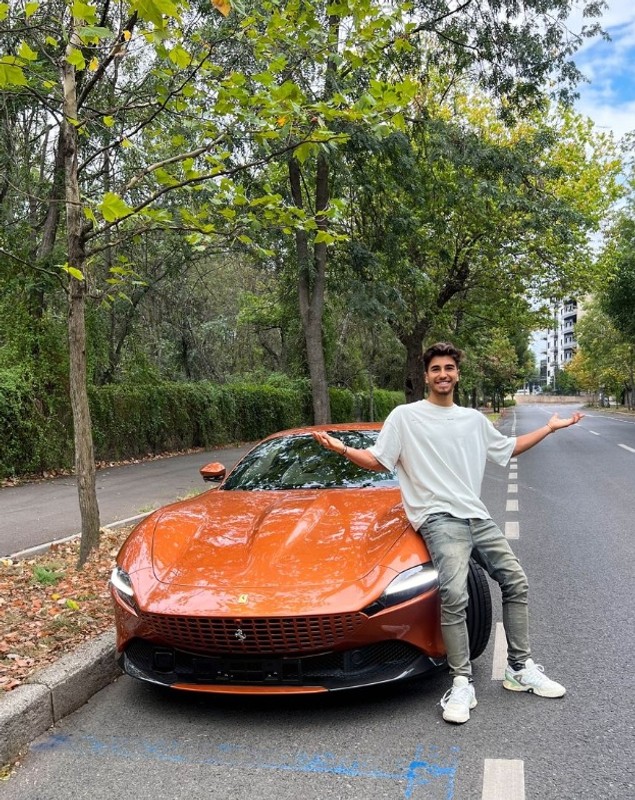Sebastian Dobrincu a împlinit 26 de ani și și-a cumpărat un Ferrari: „Tânăr, dar mă simt bătrân. Am trecut de jumătatea vieții”. Cum arată mașina