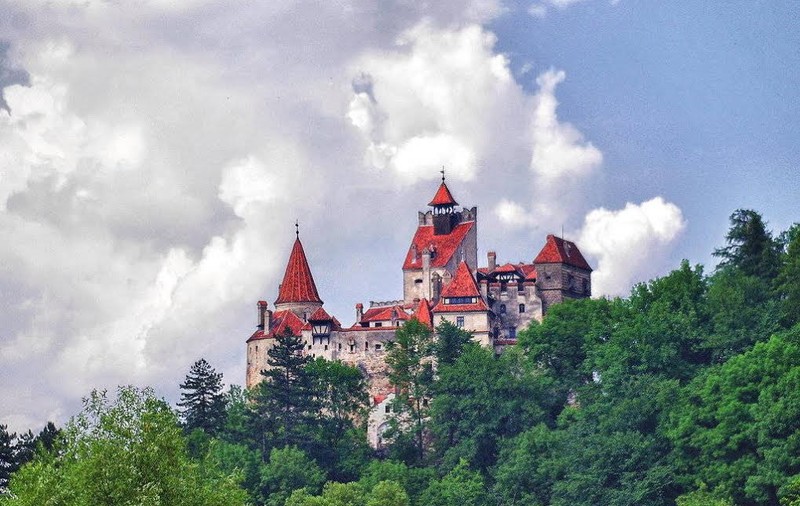 Castelul Bran îşi deschide larg porţile pentru vizitatori. Intrarea va fi gratuită.