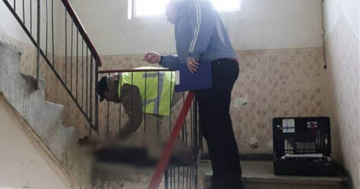 Un bărbat din Satu Mare a căzut peste balustrada scării