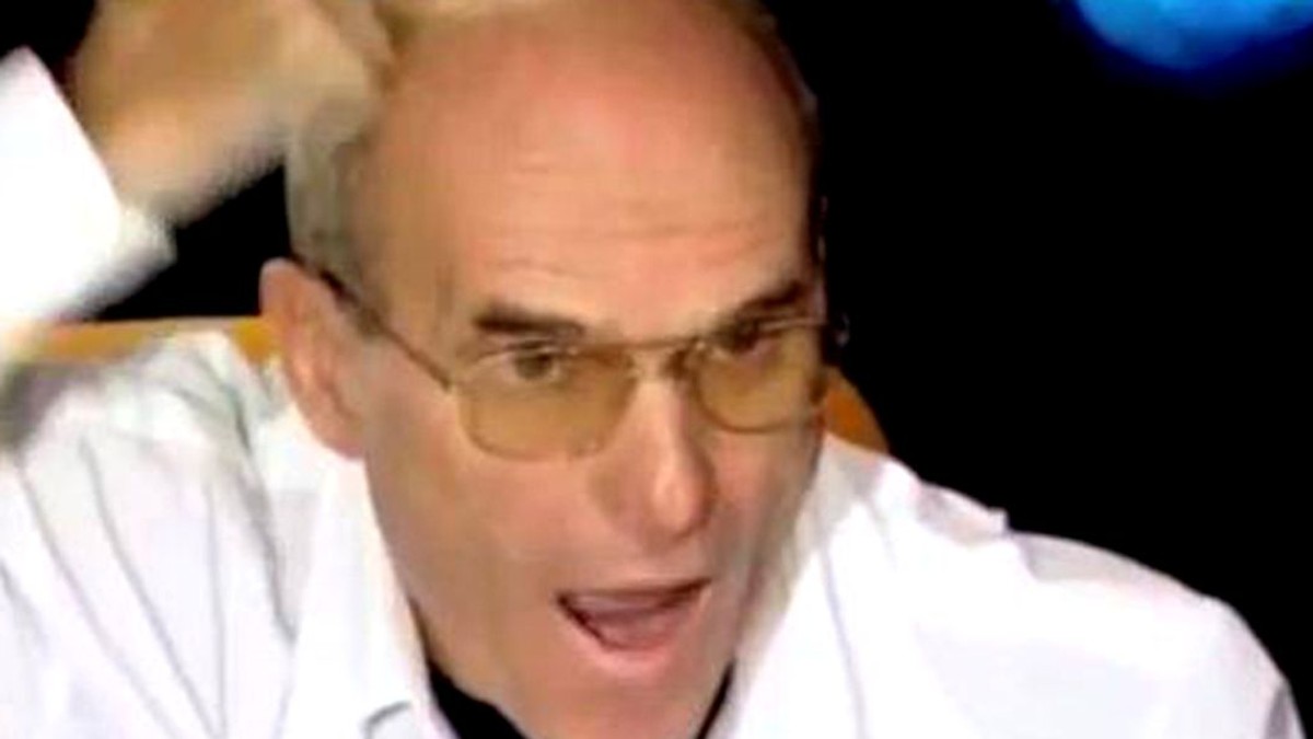 Cristian Tudor Popescu, atac fără precedent la adresa lui Alexandru Arșinel. "Nu s-a dus să aprindă o lumânare"