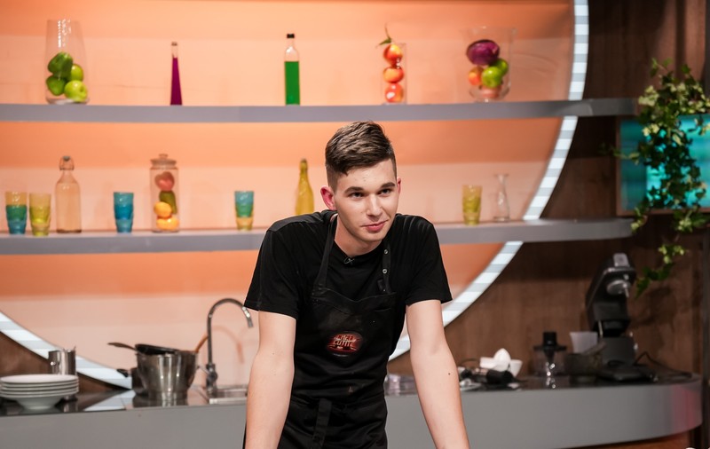 „Chefi la cuțite”, 8 aprilie. Cine este Andrei Olaru, concurentul de doar 17 ani care vrea să îi impresioneze pe jurați
