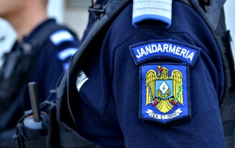 Șef din Jandarmeria Ialomița, acuzat că ar fi furat banii pierduți de o fetiță și nu a vrut să-i dea înapoi. Ce a făcut cu suma găsită