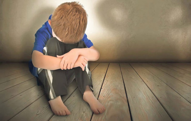 Un tată și-a pedepsit copilul pentru că a fost agresat sexual