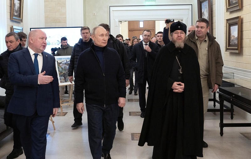 Război în Ucraina, ziua 388 | Ucraina promite să expulzeze Rusia din toate teritoriile ocupate. Putin a venit în vizită la Sevastopol