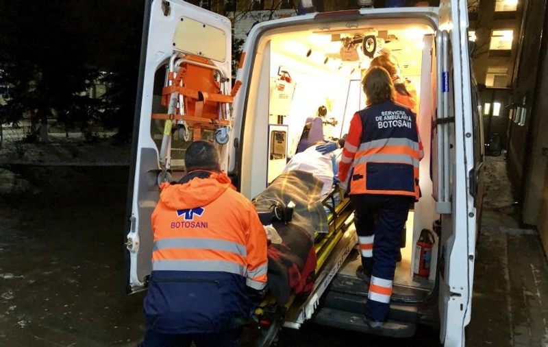 Un copil a vrut să se sinucidă de dorul mamei plecate la muncă în străinătate. Bunica l-a salvat