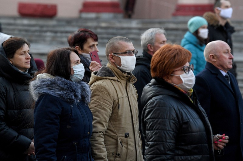 Populația din Belarus luptă cu pandemia fără sprijinul autorităților