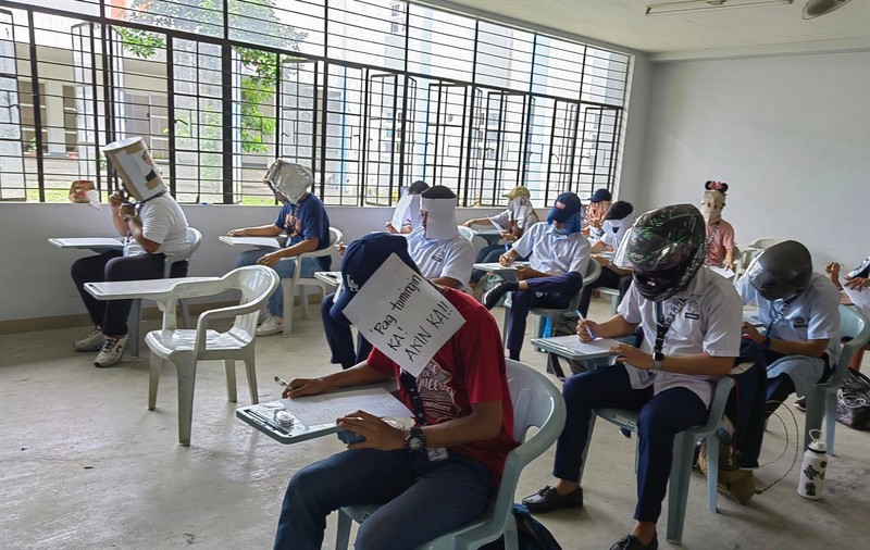 FOTO. „Pălăriile anticopiat” ale unor studenţi din Filipine au devenit virale pe reţelele de socializare