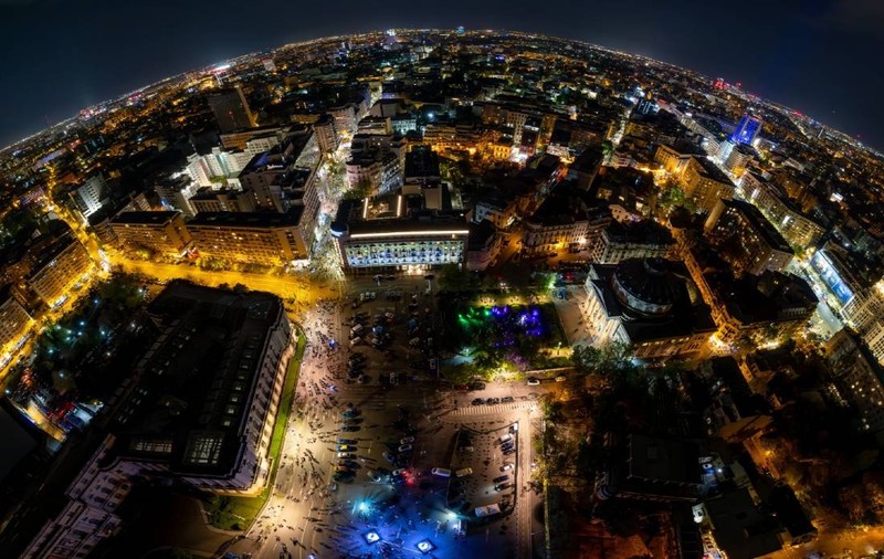 „Când arta se aprinde, orașul te surprinde.” Bucureștiul devine Capitala Luminii între 10 și 12 octombrie, la SpotLight 2025