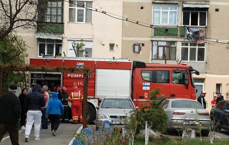Explozie puternică într-un bloc din Olt. Mai multe locuințe au fost afectate, 16 oameni au fost evacuați