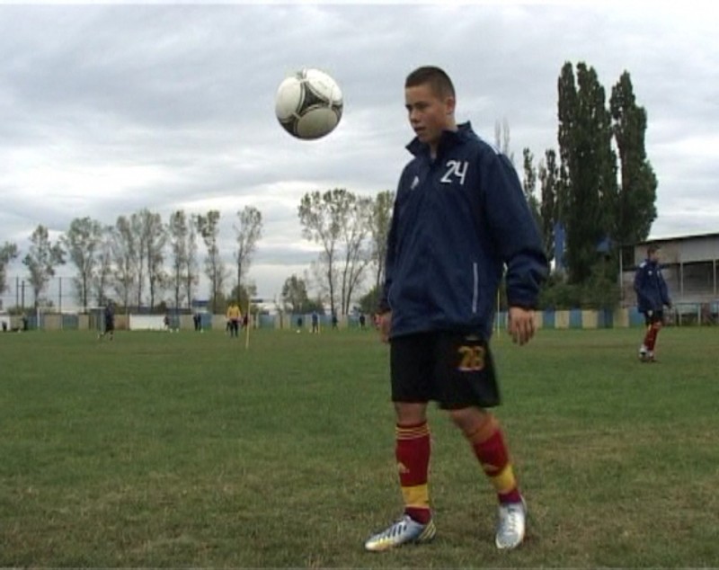 Cine este puștiul fără o bucată din brațul stâng care a debutat în Liga I și visează să ajungă la FC Barcelona