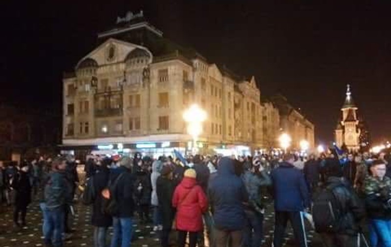 Sute de oameni protestează în țară după anunțul lui Tudorel Toader / FOTO