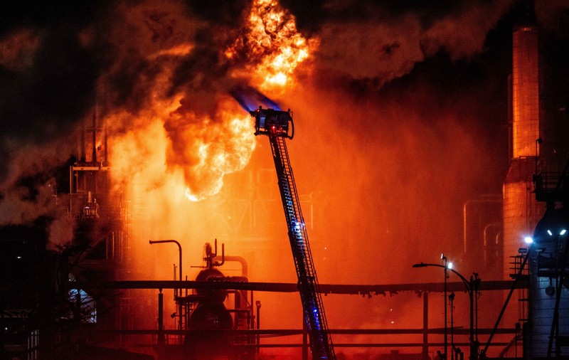 Explozie uriașă la rafinăria Chevron din Los Angeles. Localnicii au crezut că e atac nuclear