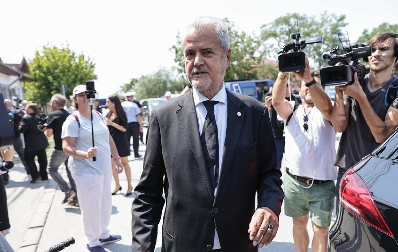 Adrian Năstase, declarații după înmormântarea lui Ion Iliescu: „Face parte din istoria noastră”. Ce spune despre marii absenți 